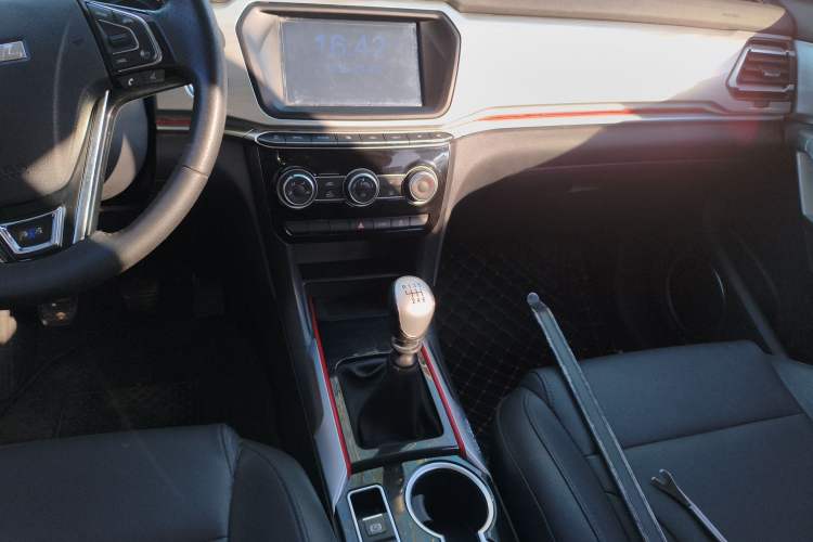 Used Haval H2 2017 Blue Label 1.5T Manual Two-Wheel Drive Elite Model Gear Lever