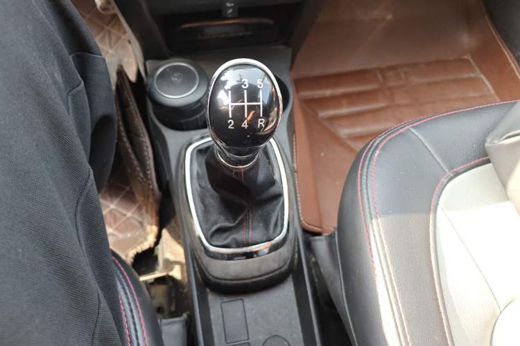 Used Great Wall M4 2014 1.5L Manual Comfort Model Gear Lever