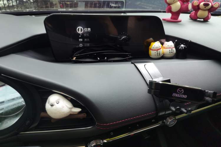 Used Mazda 3 Axela 2023 2.0L Automatic ZhiZhen Edition Audio And AC Panel