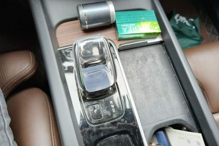 Used Volvo XC60 New Energy 2022 T8 Plug-in Hybrid All-Wheel Drive Smart Luxury Edition
