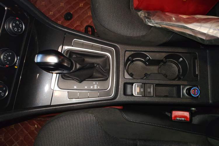 Used Volkswagen Golf 2019 1.6L Automatic Comfort Model China V Standard Gear Lever