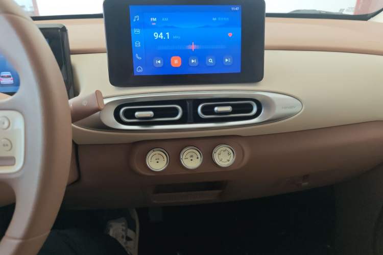 Used Wuling Hongguang MINIEV 2025 Four-Door Version Premium Edition Audio And AC Panel