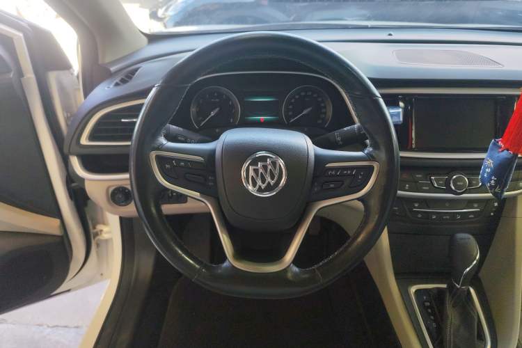 Used Buick GT 2018 15T Dual-Clutch Elite Model China V Standard Steering Wheel