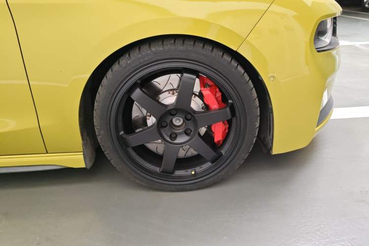 Used Lynk & Co 03 2020 03+ 2.0TD Automatic Wind-Chasing Edition Right Front Wheel Hub