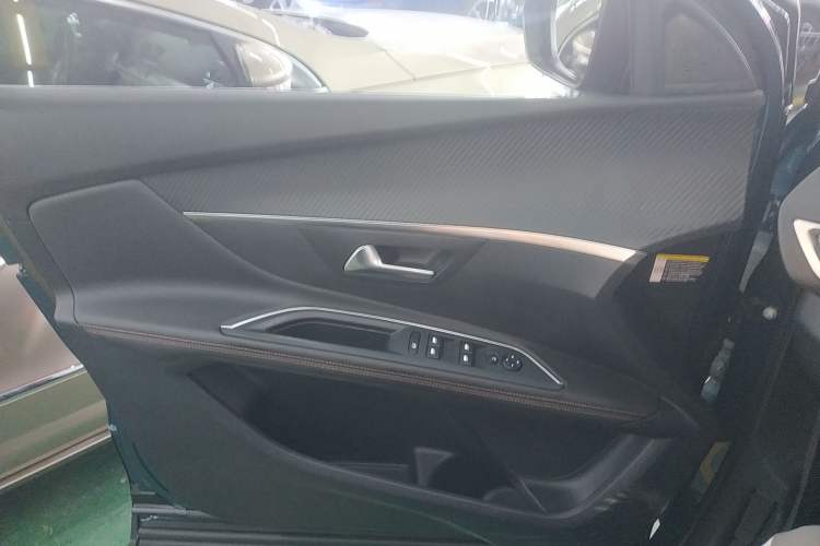 Used Peugeot 5008 2017 380THP 7-Seater Elite Edition
