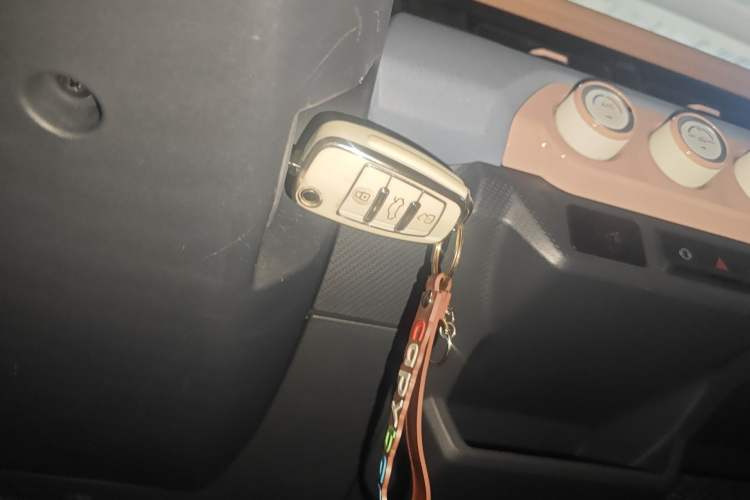 Used Chery QQ Ice Cream 2024 170km Sundae Interior 1