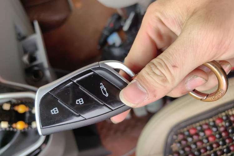 Used Iveco Fidato 2023 C30 Passenger Van 2.0T 93kW Manual Transmission Xingtu Edition Low Roof