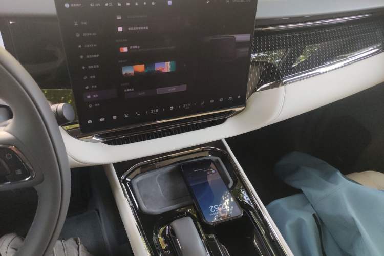 Used Zeekr 009 2024 7-Seater Walk-Through Version Four-Wheel Drive 108 kWh
