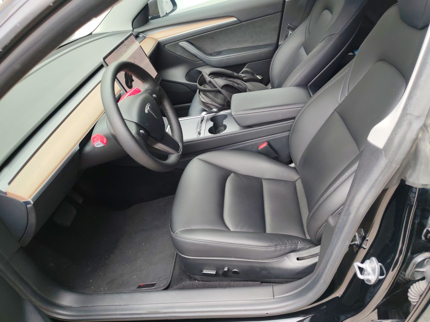 Переднее сиденье в автомобиле