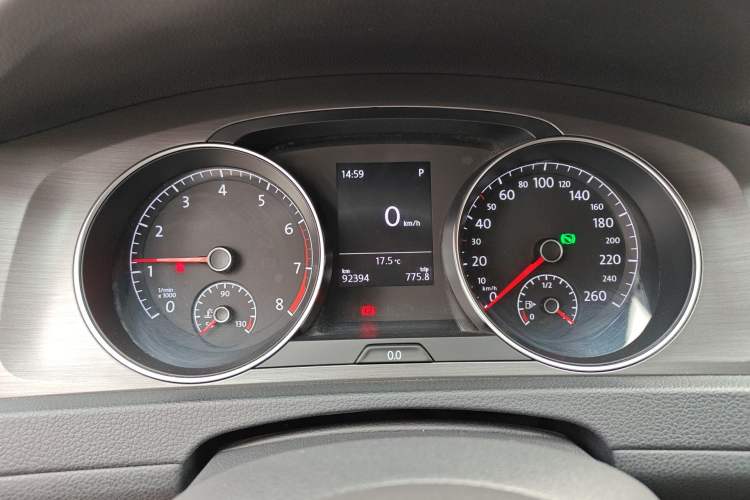 Used Volkswagen Golf 2016 230TSI Automatic Luxury Version Instrument Cluster