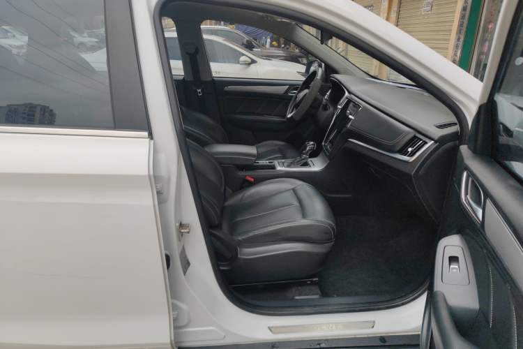 Used Roewe RX5 2019 20T Two-Wheel Drive Automatic 4G Connected Platinum Edition Right Front Seat