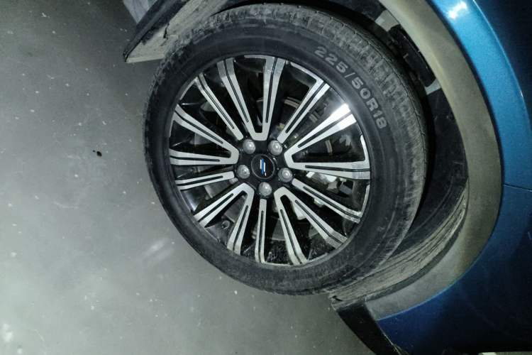 Used CHANGAN OSHAN X5 2021 1.5T DCT Elite Edition Right Front Wheel Hub