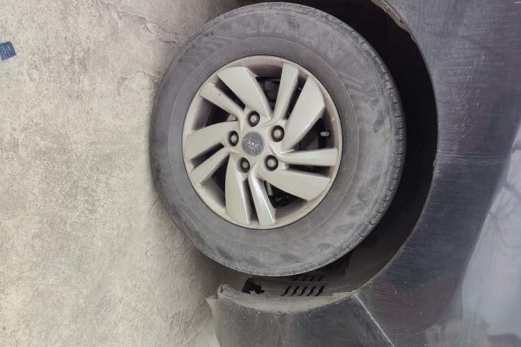 Used JAC Refine M4 2016 2.0L Manual Luxury Version