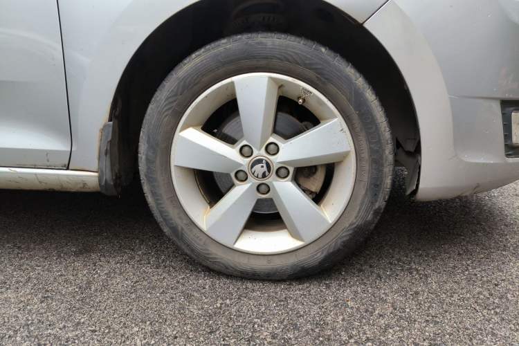 Used Skoda Rapid 2013 1.6L Automatic Smart Selection Model
