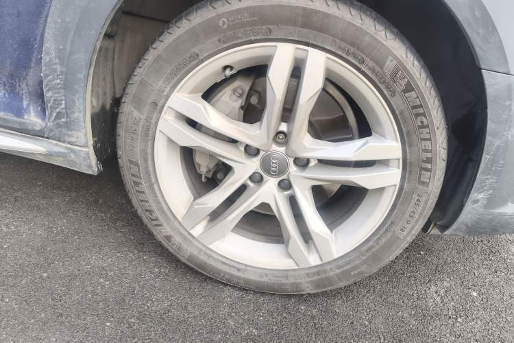 Used Audi A4 2017 45 TFSI allroad quattro Fashion Edition Right Front Wheel Hub