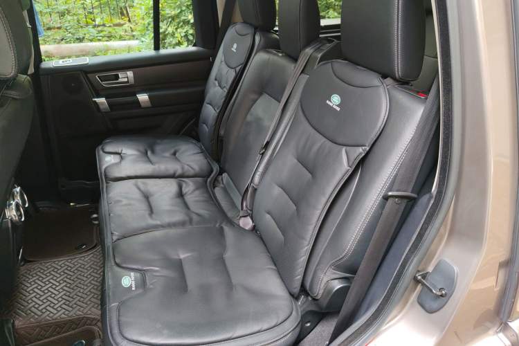 Used Land Rover Discovery 2015 3.0 SC V6 SE Left Rear Seat