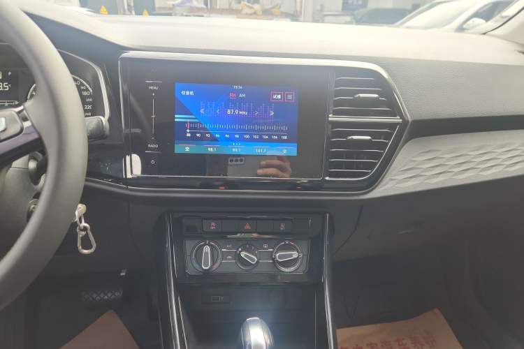 Used Jetta VS5 2022 280TSI Automatic Trendy Pro Version Audio And AC Panel