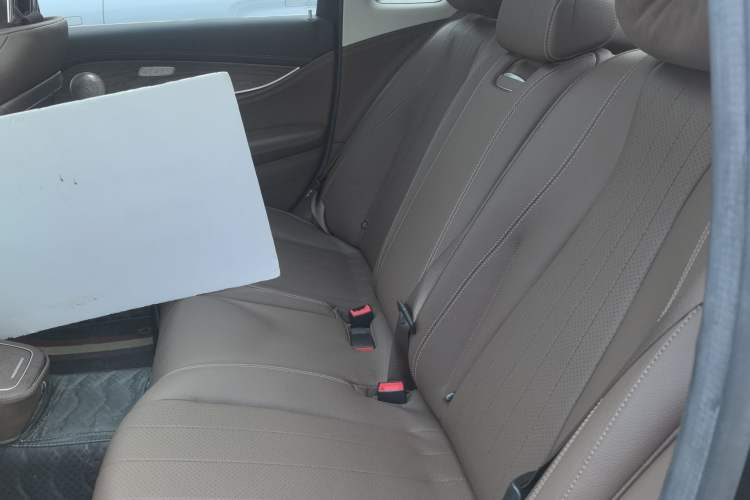 Used Mercedes-Benz E-Class 2023 Updated E 300 L Fashion Edition
