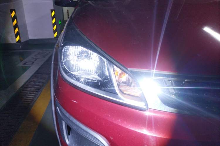 Used Kia KX Cross 2017 1.4L AT GLS Right Front Headlight