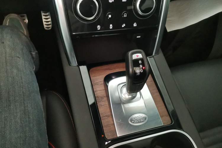 Used Land Rover Discovery Sport 2020 249 PS R-Dynamic Performance Edition Gear Lever