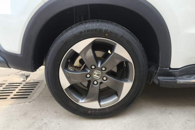 Used Honda Vezel 2015 1.8L CVT 2WD Luxury Model
