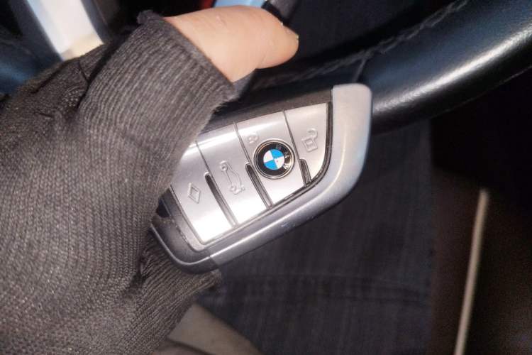 Used BMW 5 Series 2022 Second Facelift 530Li Leading Edition Luxury Package Vehicle Key