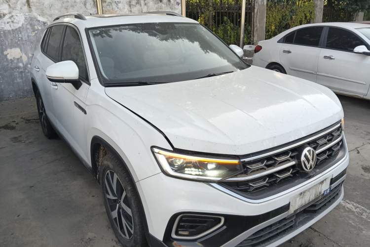 Used Volkswagen Tayron 2023 300TSI Two-Wheel-Drive Luxury Plus Advanced Edition
