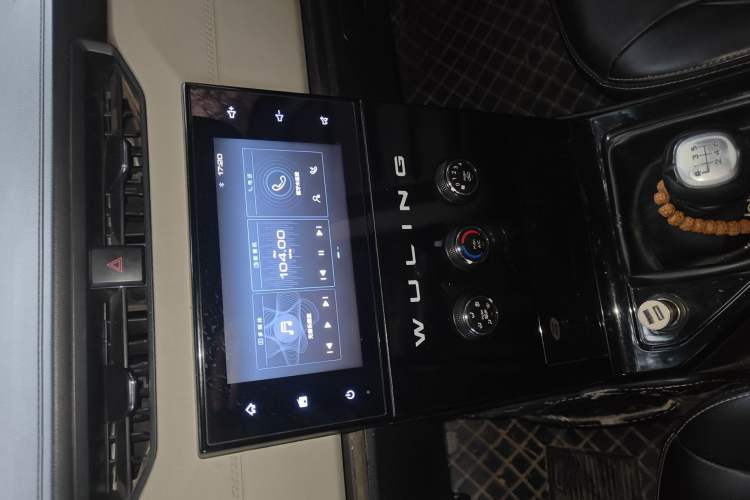 Used Wuling Hongguang PLUS 2019 1.5T Manual Luxury 7-Seater Audio And AC Panel