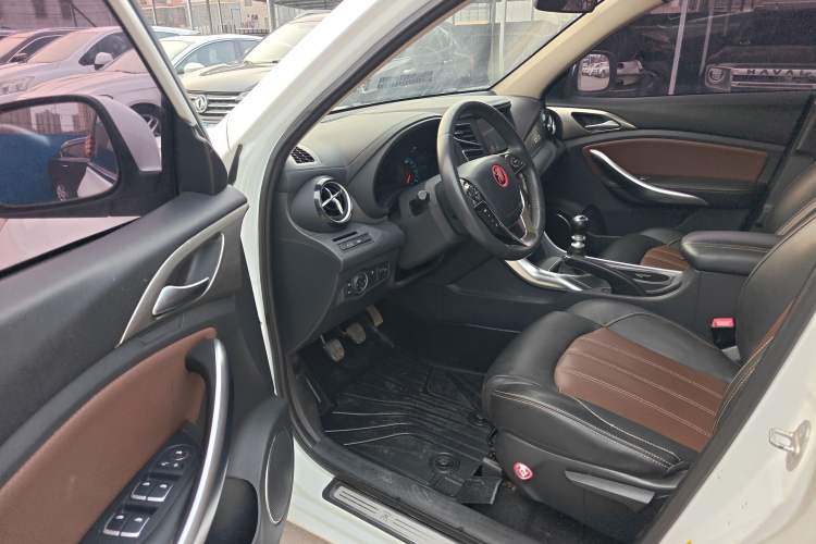 Used BYD Song 2017 Gaishi Upgrade Edition 1.5TI Manual Luxury Model
