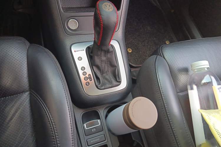 Used Volkswagen Tiguan 2015 1.8TSI Automatic All-Wheel-Drive Luxury Model Gear Lever