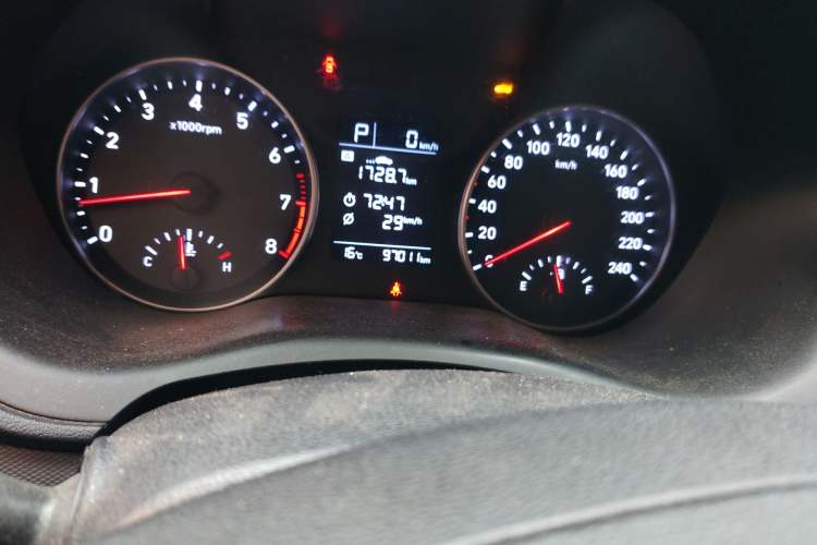 Used Hyundai Celesta 2017 1.6L Automatic Enjoyment Version GLS Odometer Close Up