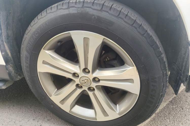 Used Toyota Highlander 2012 2.7L Two-Wheel Drive 7-Seater Luxury Edition
