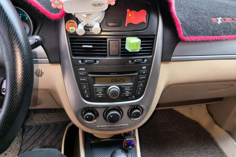 Used Buick Excelle 2011 1.6LX-AT Audio And AC Panel