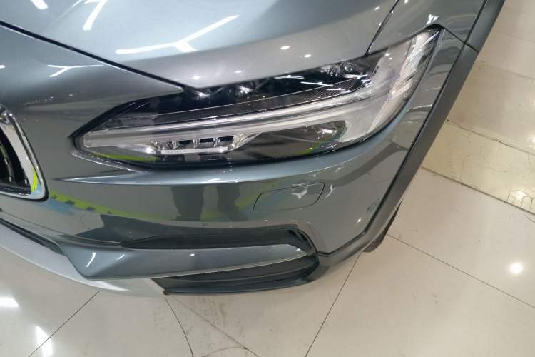 Used Volvo V90 2017 Cross Country T5 AWD Smart Range Edition