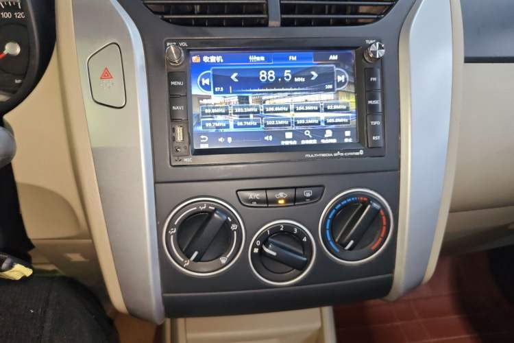 Used Venucia R50 2013 1.6L Manual Fashion Edition
