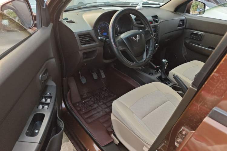 Used Wuling Hongguang 2014 1.5L S Standard Version
