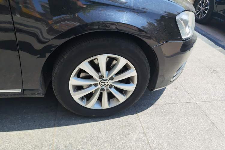 Used Volkswagen Magotan 2013 1.8TSI Luxury Model Right Front Wheel Hub