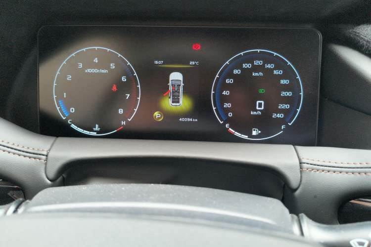 Used Geely Auto Haoyue 2022 1.8TD DCT Black Gold Limited Edition 7-Seater Odometer Close Up