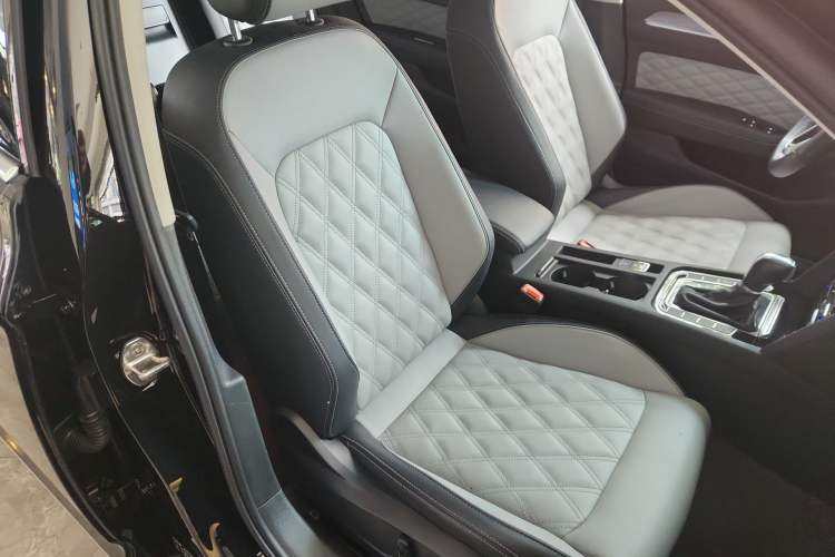 Used Volkswagen Magotan 2023 2 Million Units Limited Edition 330TSI DSG Leading Version Right Front Seat