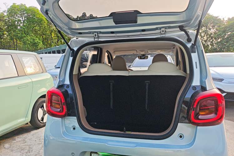Used Wuling Hongguang MINIEV 2025 Four-Door Version Premium Edition Trunk