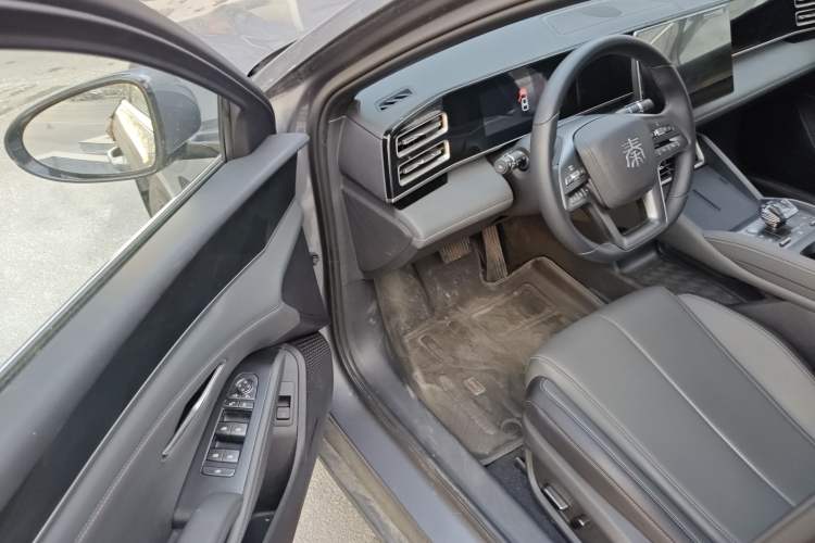 Used BYD Qin L 2025 DM-i Smart Drive 120KM Leading Model
