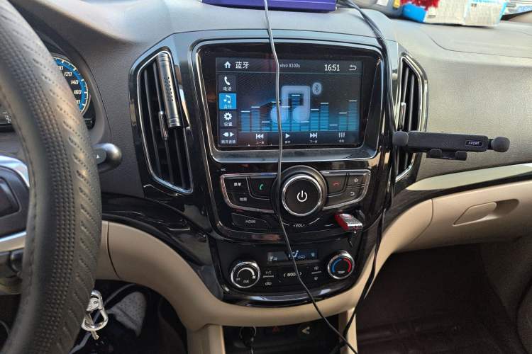 Used Baojun 730 2015 1.8L Manual Luxury Navigation ESP Version 7-seater
