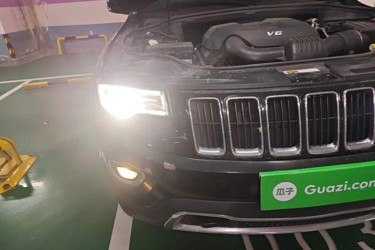 Used Jeep Grand Cherokee 2014 3.6L Elite Navigation Edition Right Front Headlight