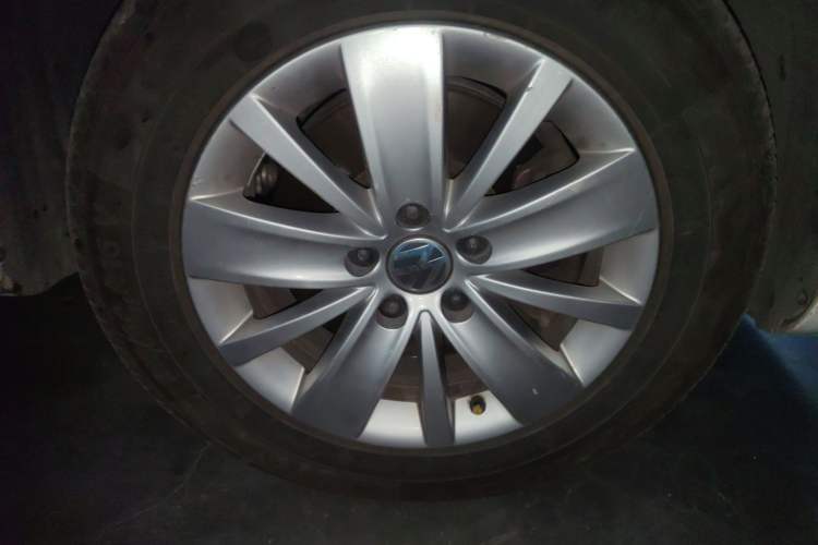 Used Volkswagen Sharan 2013 1.8TSI Standard Model Euro IV Right Front Wheel Hub