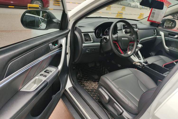 Used Haval M6 2019 1.5T DCT Two-Wheel Drive Elite Version China VI Standard Driver Seat
