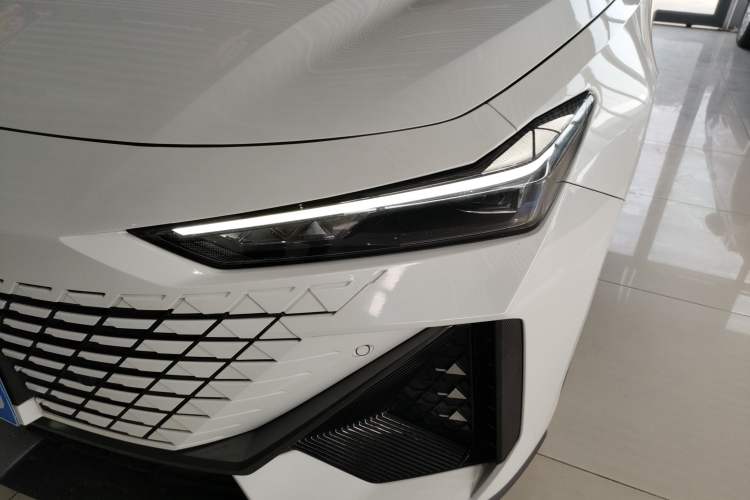 Used Changan UNI-V 2022 1.5T Prestige Version