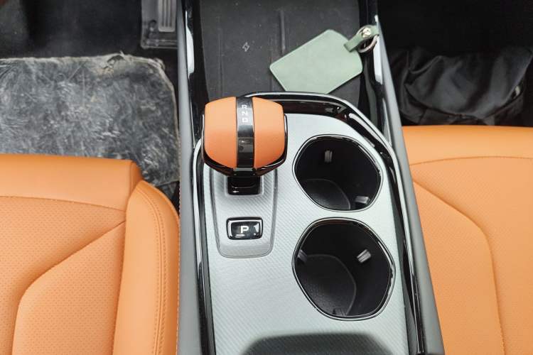 Used CHANGAN UNI-V 2025 Model Third-Generation 2.0T Dynamic Edition Gear Lever