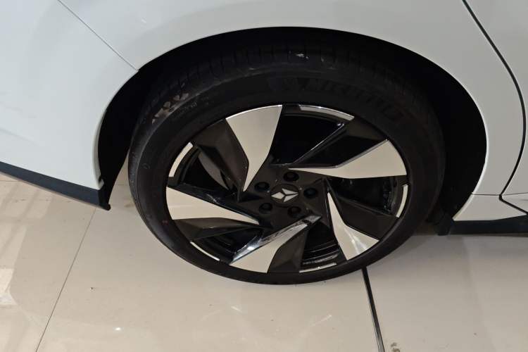 Used Lingxi L 2025 Model—Player No. 1 Plus Super Double-Up Optional Package