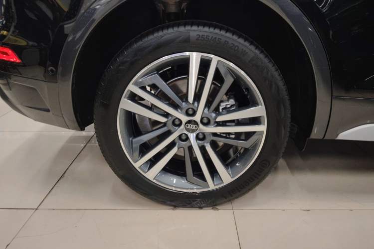 Used Audi Q5L 2022 Updated Version 45T Luxury Prestige Edition Right Rear Wheel Hub