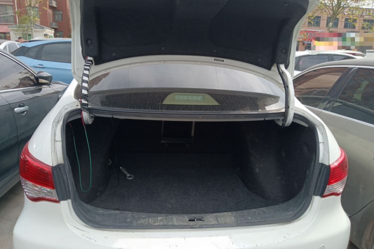 Used Dongfeng Junfeng E11K 2019 Standard Model Trunk